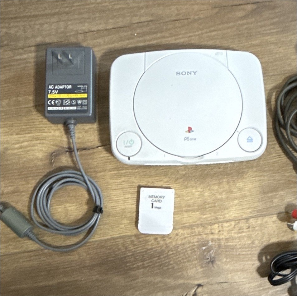 Sony PS one PlayStation Console SCPH-101 White NTSC-U/C w/ Controller, 1MB Card