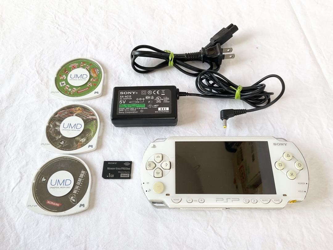 Sony PSP-1000 White Console 1GB Memory Card 3 Games Tested Region Free Japan