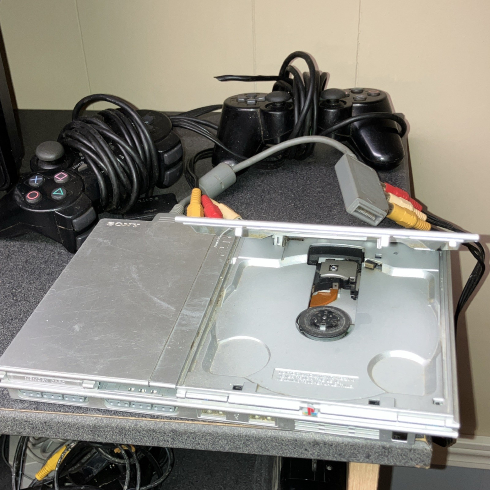 Sony PlayStation 2 Slim SCPH-70001 Console Silver with Controllers & AV Cables