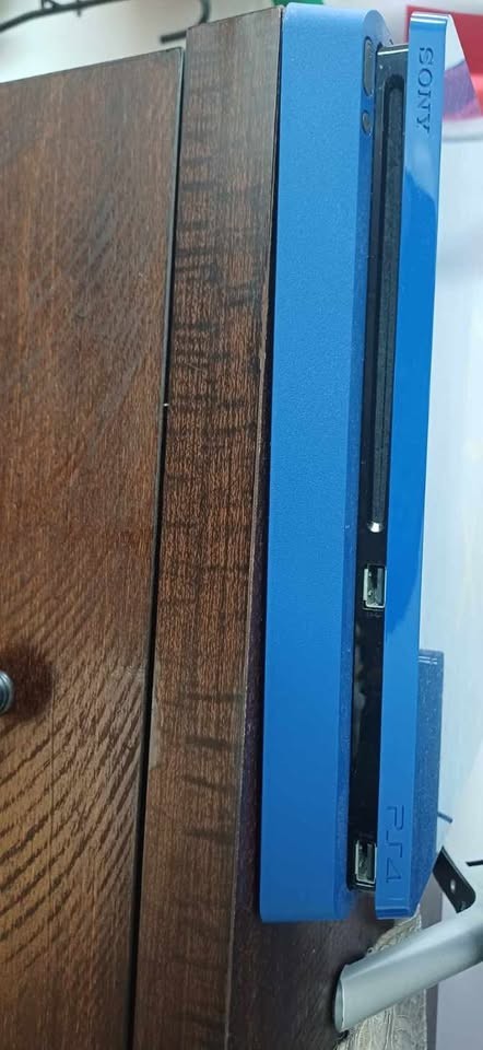 Sony PlayStation 4 Slim 1TB Days of Play Blue Limited Edition