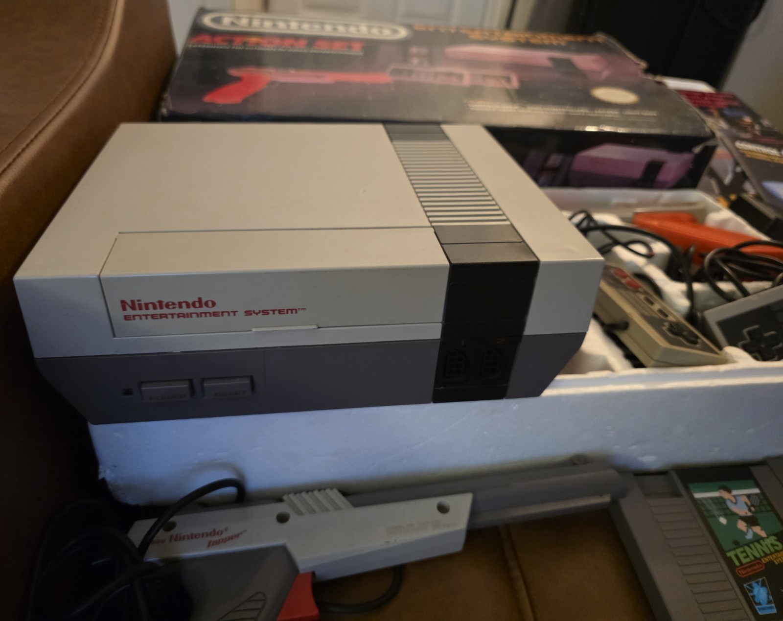 Nintendo NES Action Set Console CIB Inserts 2 Zappers 3 Controllers 17 Games