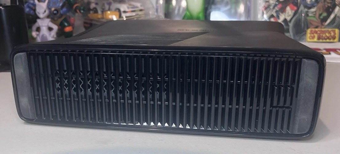 xbox 360 S 4gb console with kinect, Games, & Extra Controller