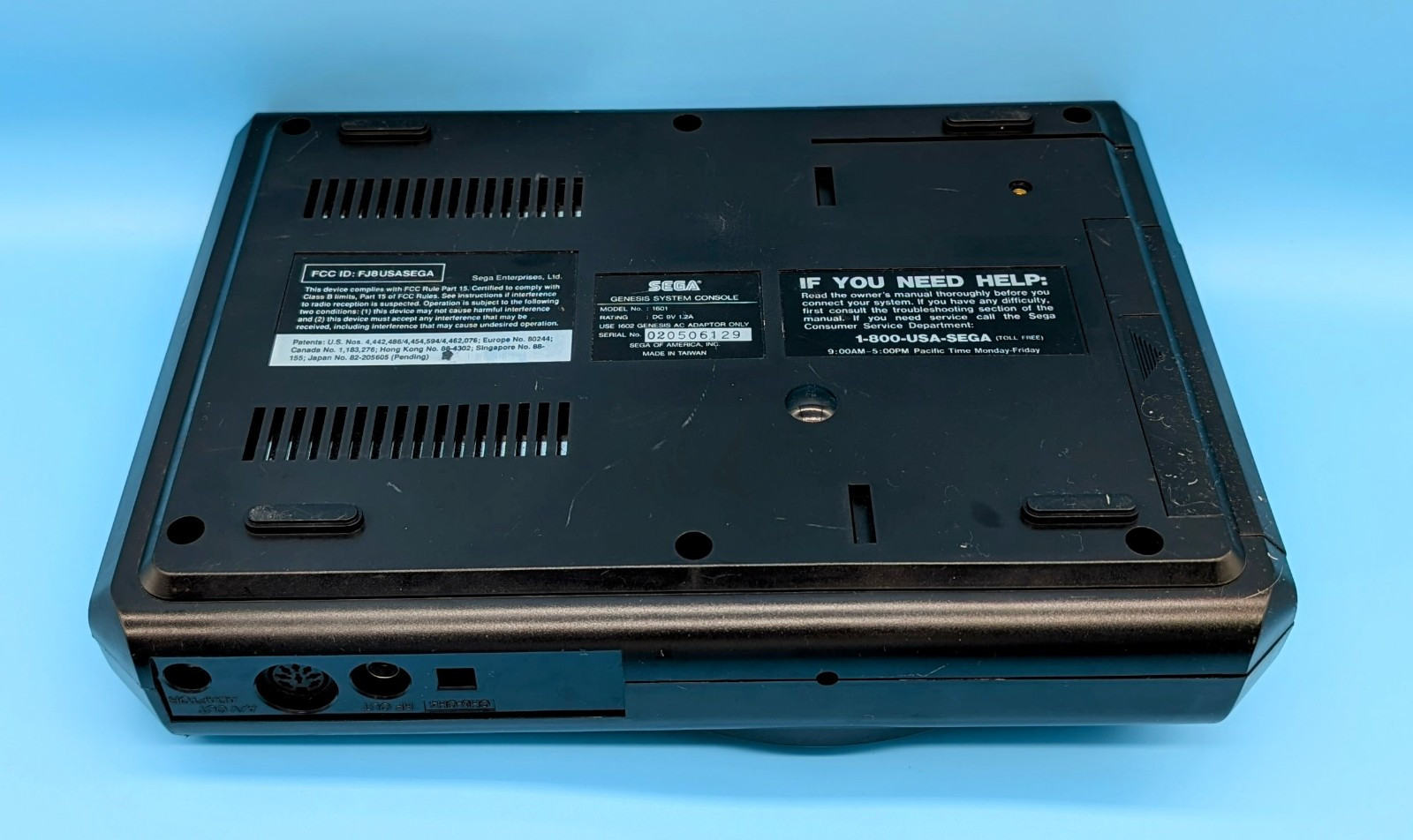 2-CONTROLLERS Original SEGA GENESIS Console MK-1601 Video Game System 1st Model