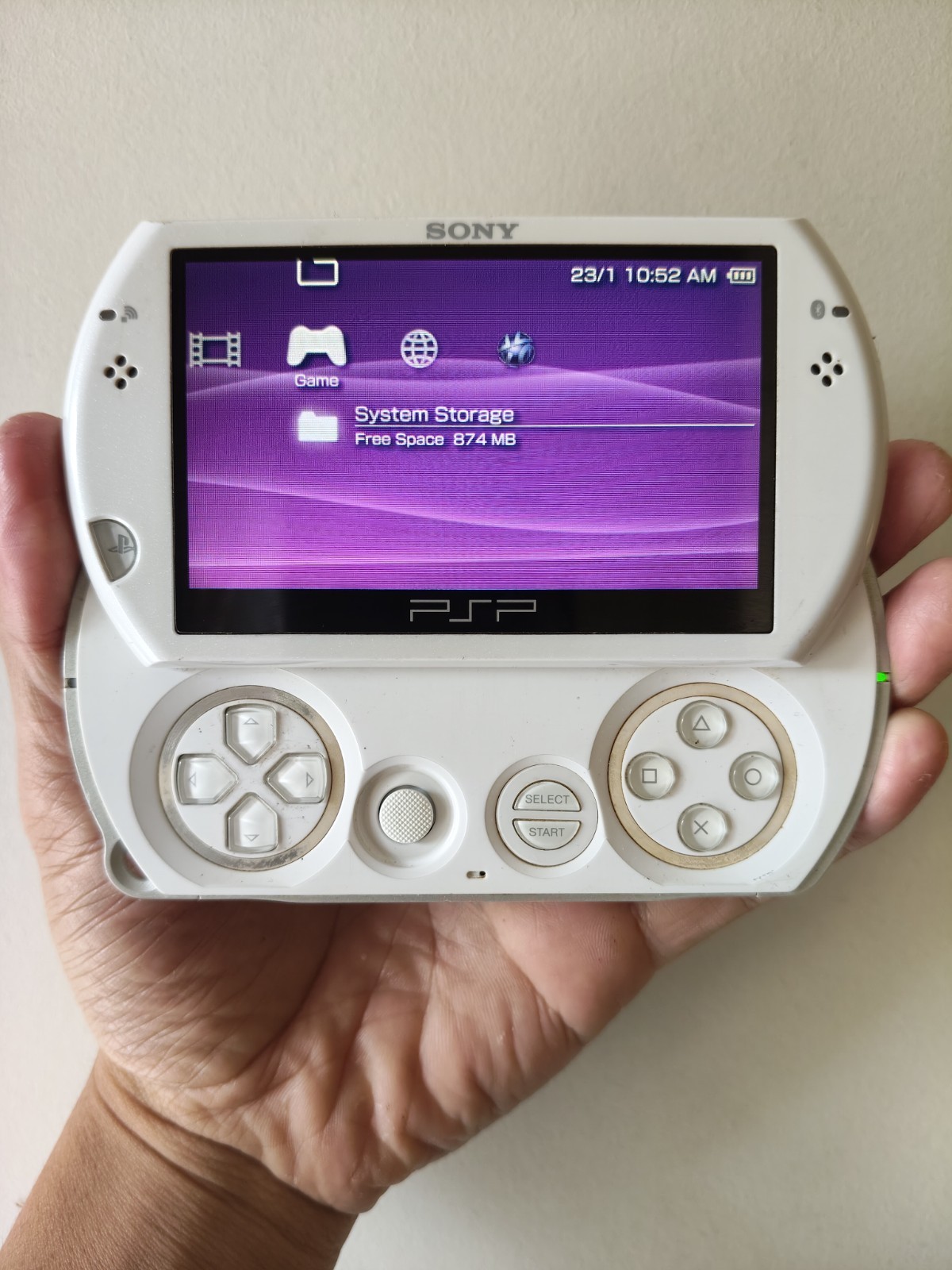 Sony PSP Go PlayStation Portable Go Piano White PSP-N1001 Console