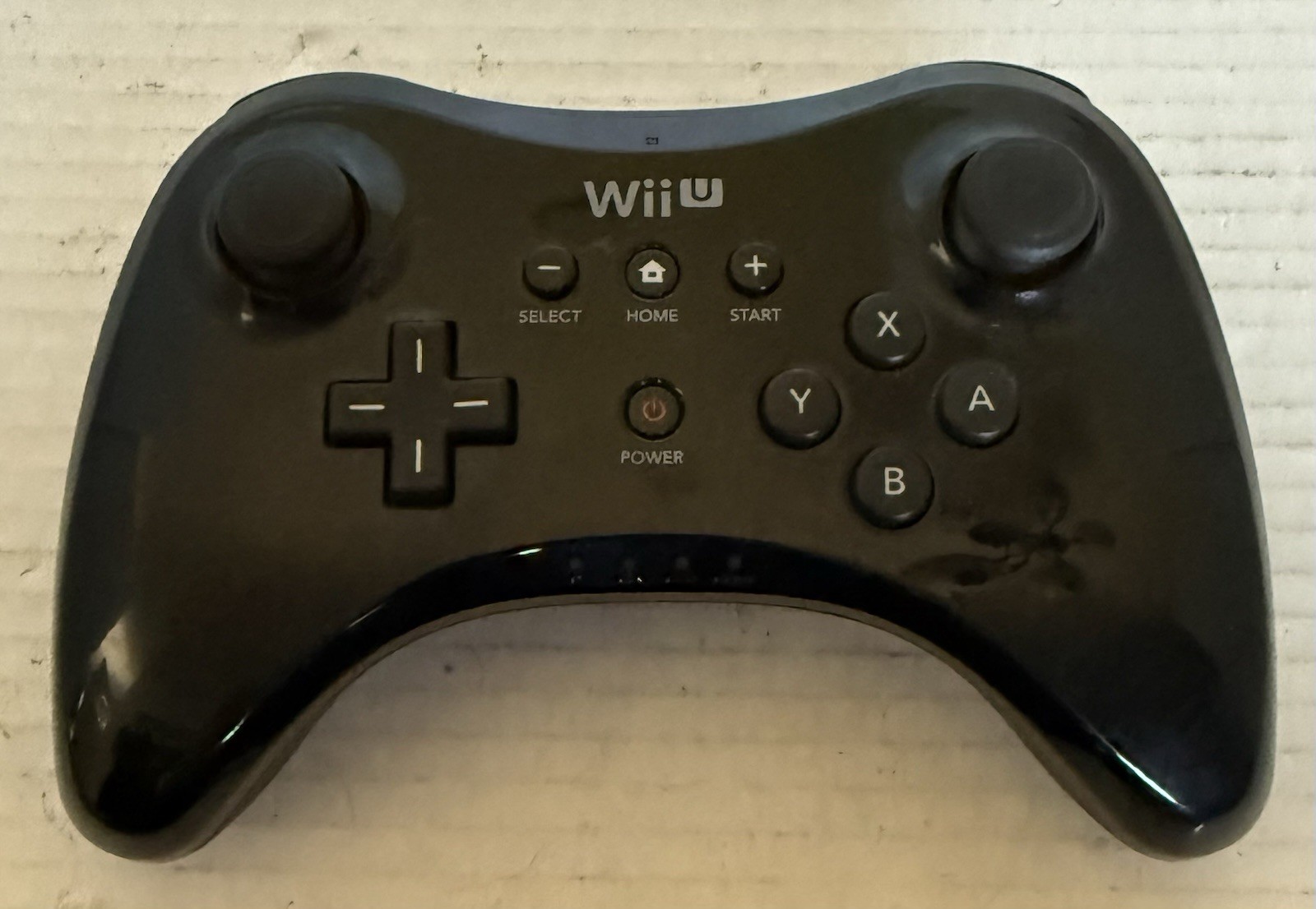 Nintendo Wii U 32GB System WUP-101(02) 2 Remotes, Gamepad, Pro Controller, Wires