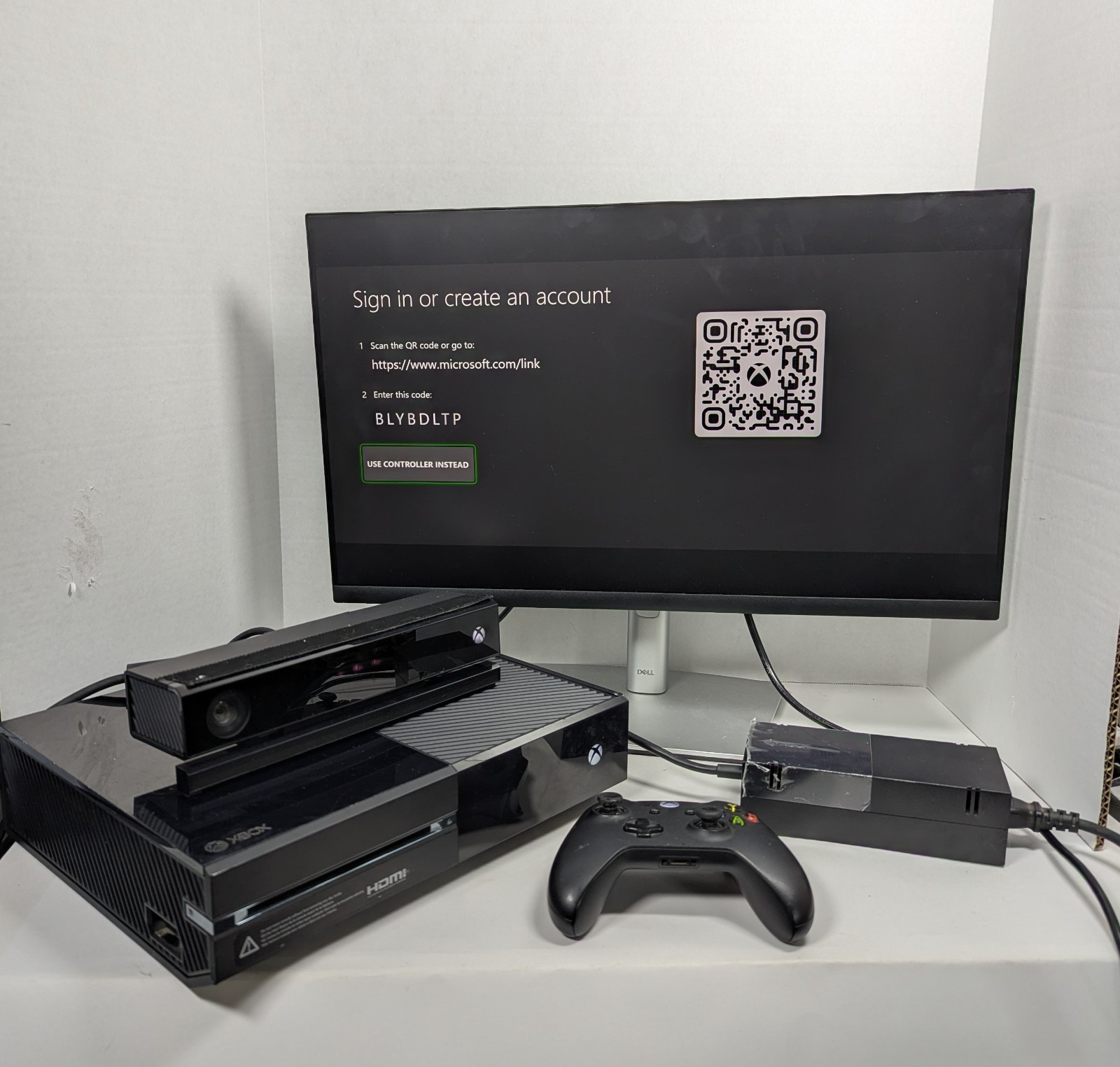 Microsoft Xbox One 500GB Console Bundle Kinect Controller & 4 Games Lot Tested