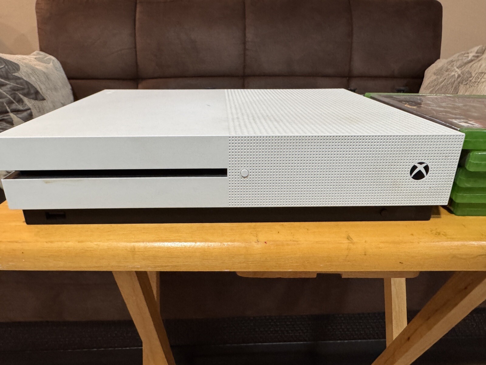 Xbox One S 1TB – White W/ 2 Controllers (1 White, 1 Blue) + 5 Games