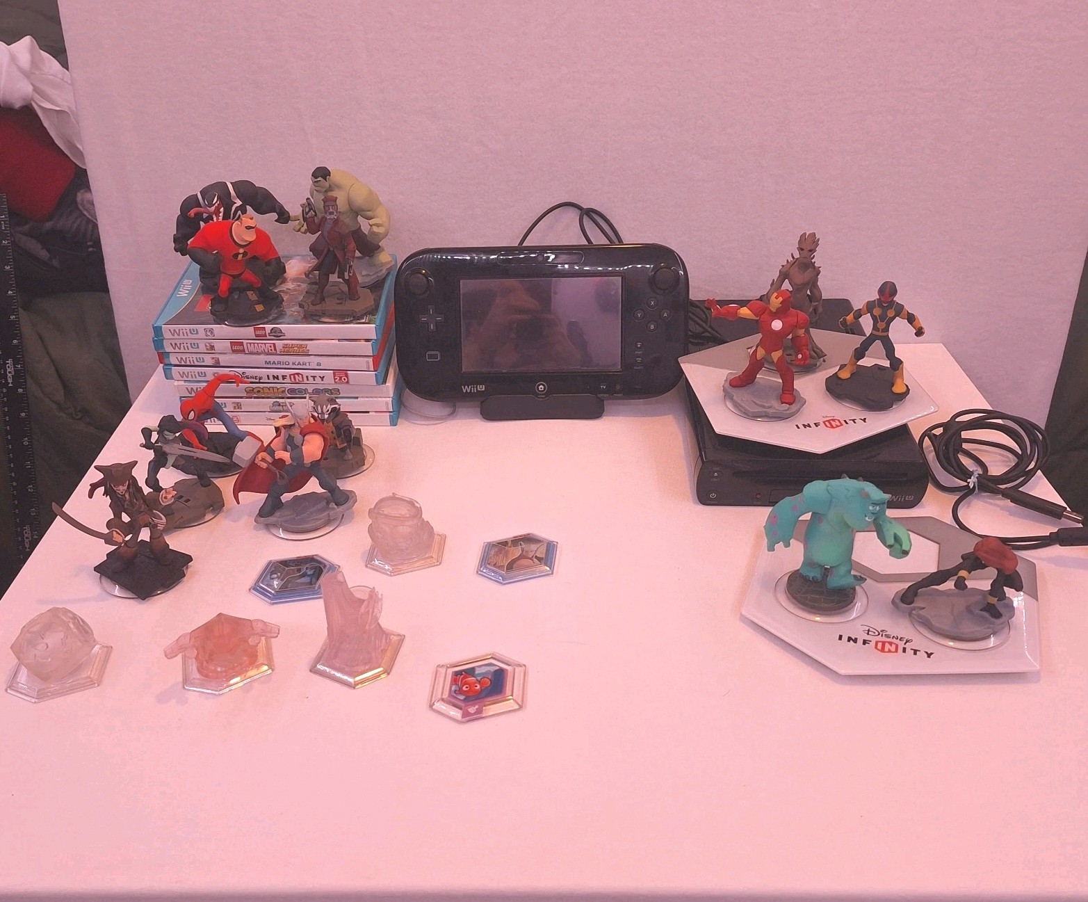 Nintendo Wii U Disney Infinity 1.0 & 2.0 Huge Lot – 14 Figures, Games & Console