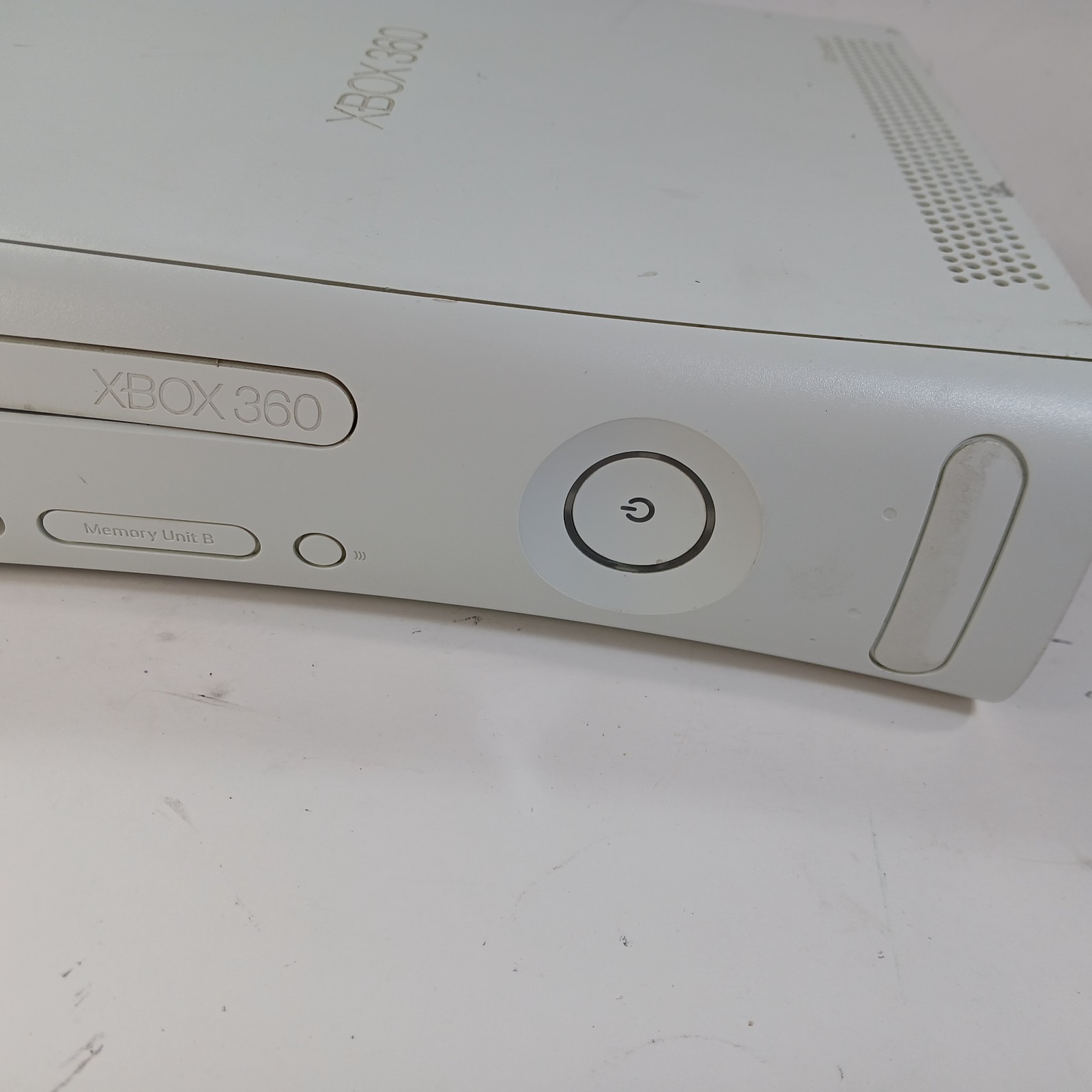 Xbox 360 White CONSOLE ONLY – NO HARD DRIVE – WORKS (disc tray sticks sometimes)