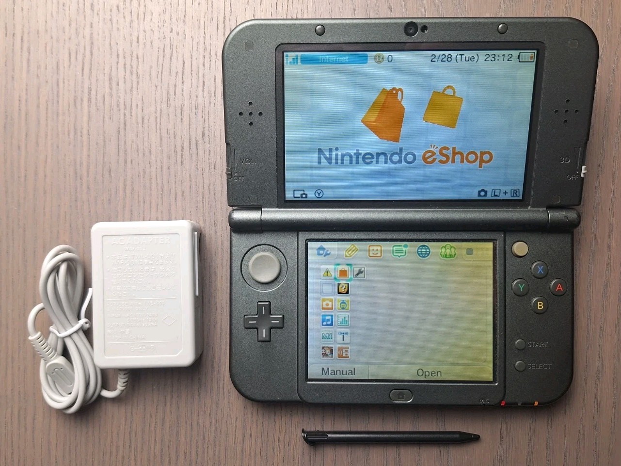 New Nintendo 3DS XL Metallic Black | Charger 32GB SD Card | REGION FREE TOP IPS