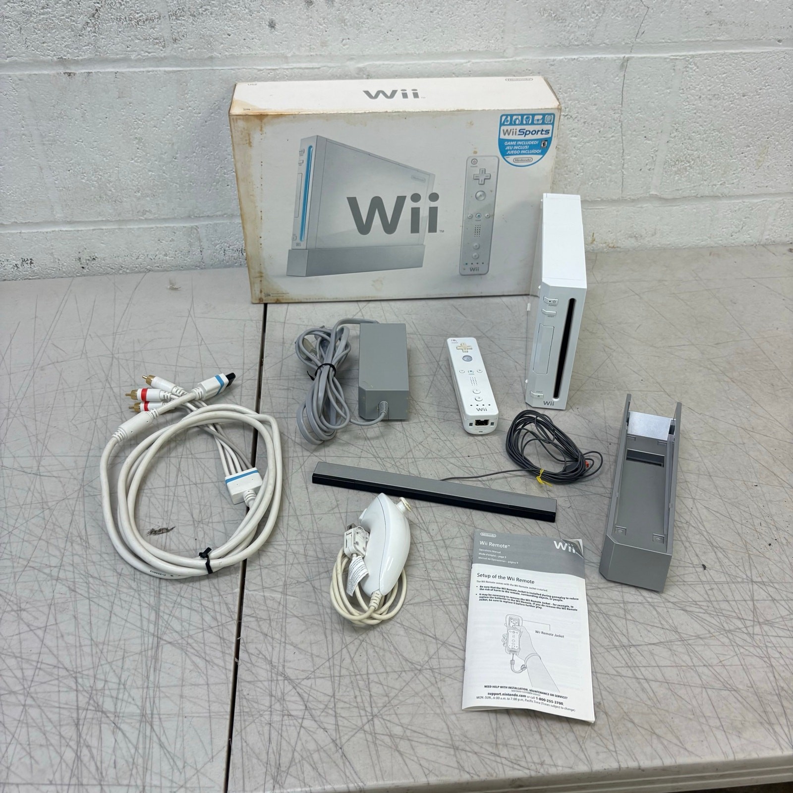 Nintendo Wii Video Game System RVL-001 Console Bundle with Controllers & Cords