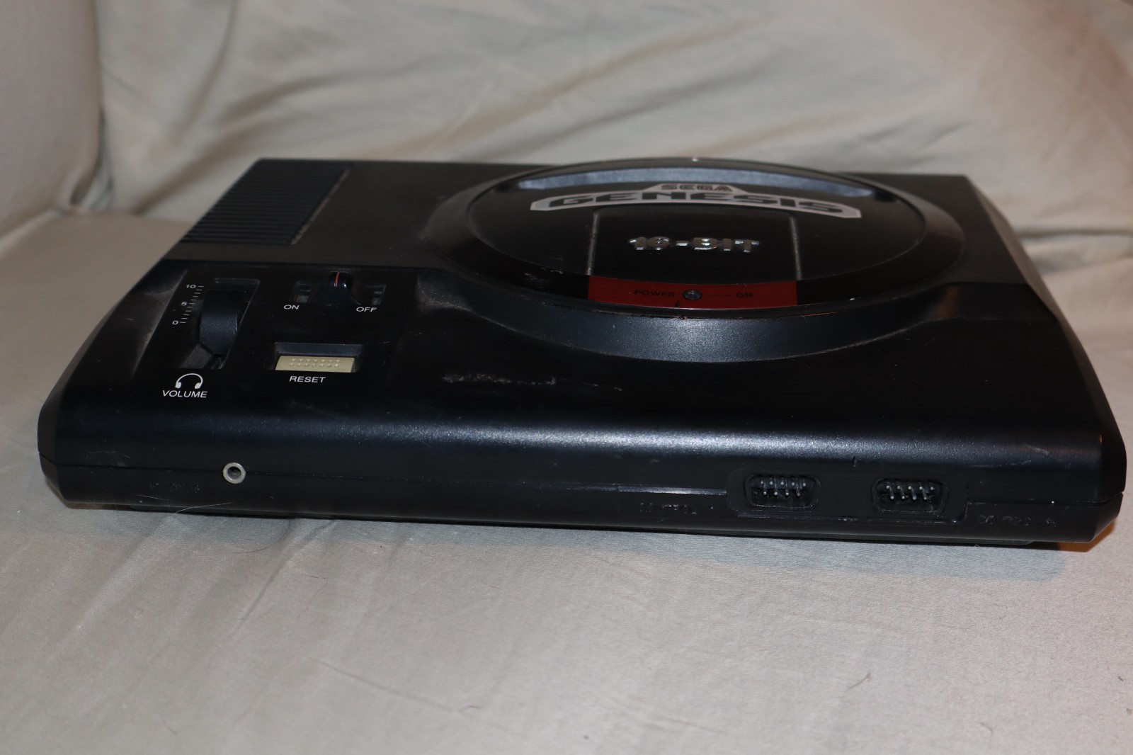 BROKEN SEGA Genesis MK-1601 Model 1 Console *READ DESCRIPTION*