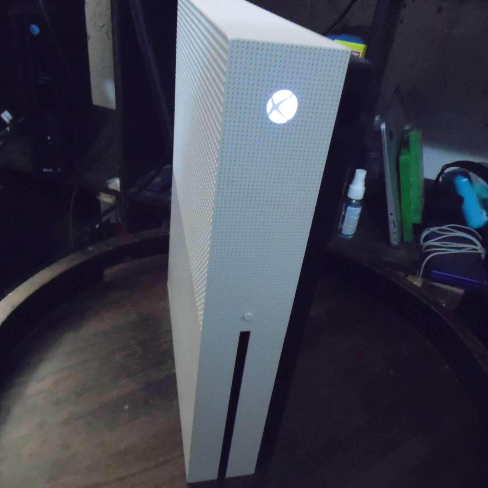 Microsoft Xbox One S 1TB Console – White tested and up dayted ‘ works good!