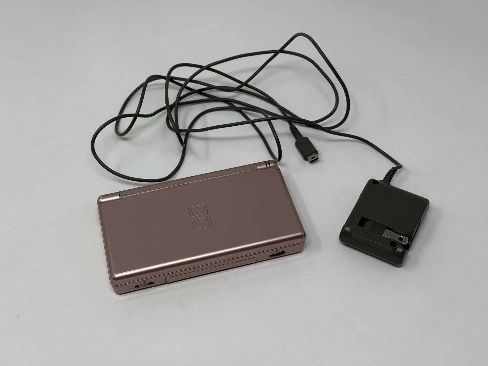 Nintendo DS Lite Metallic Rose – with Charger – No Stylus – TESTED