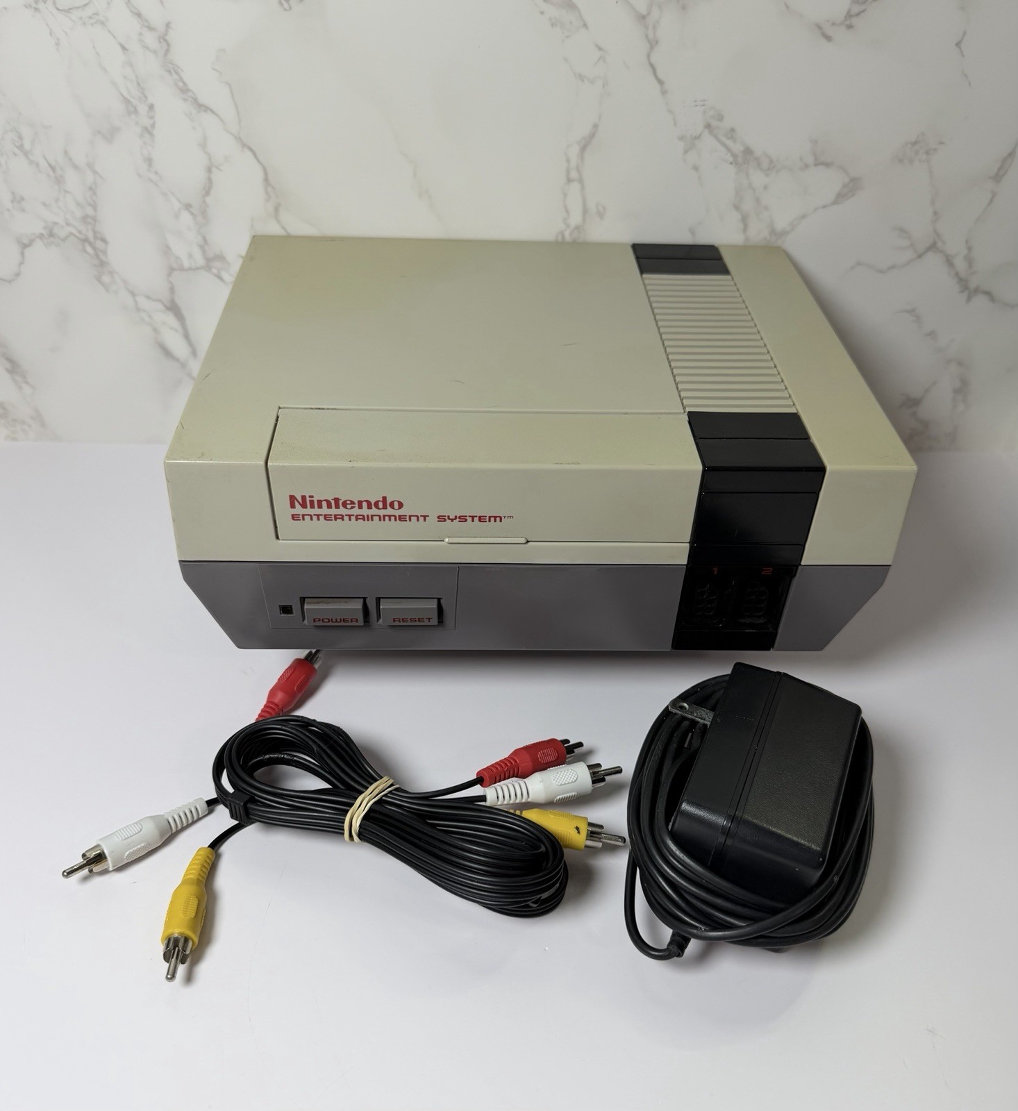 Nintendo NES Gray Video Game Console NES-001 Input and Power Cables Working