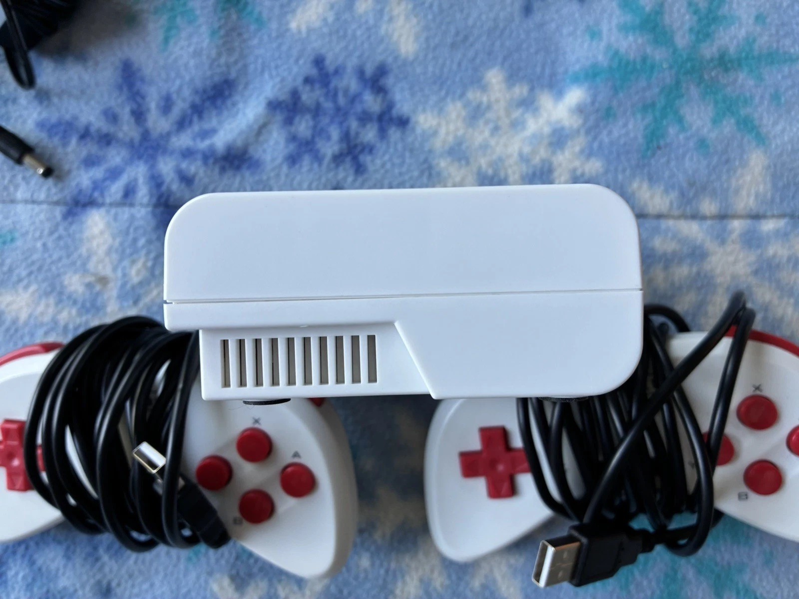 Retro bit Super Retro-Cade Home Console 90+ Games White Red HDMI USB Controllers