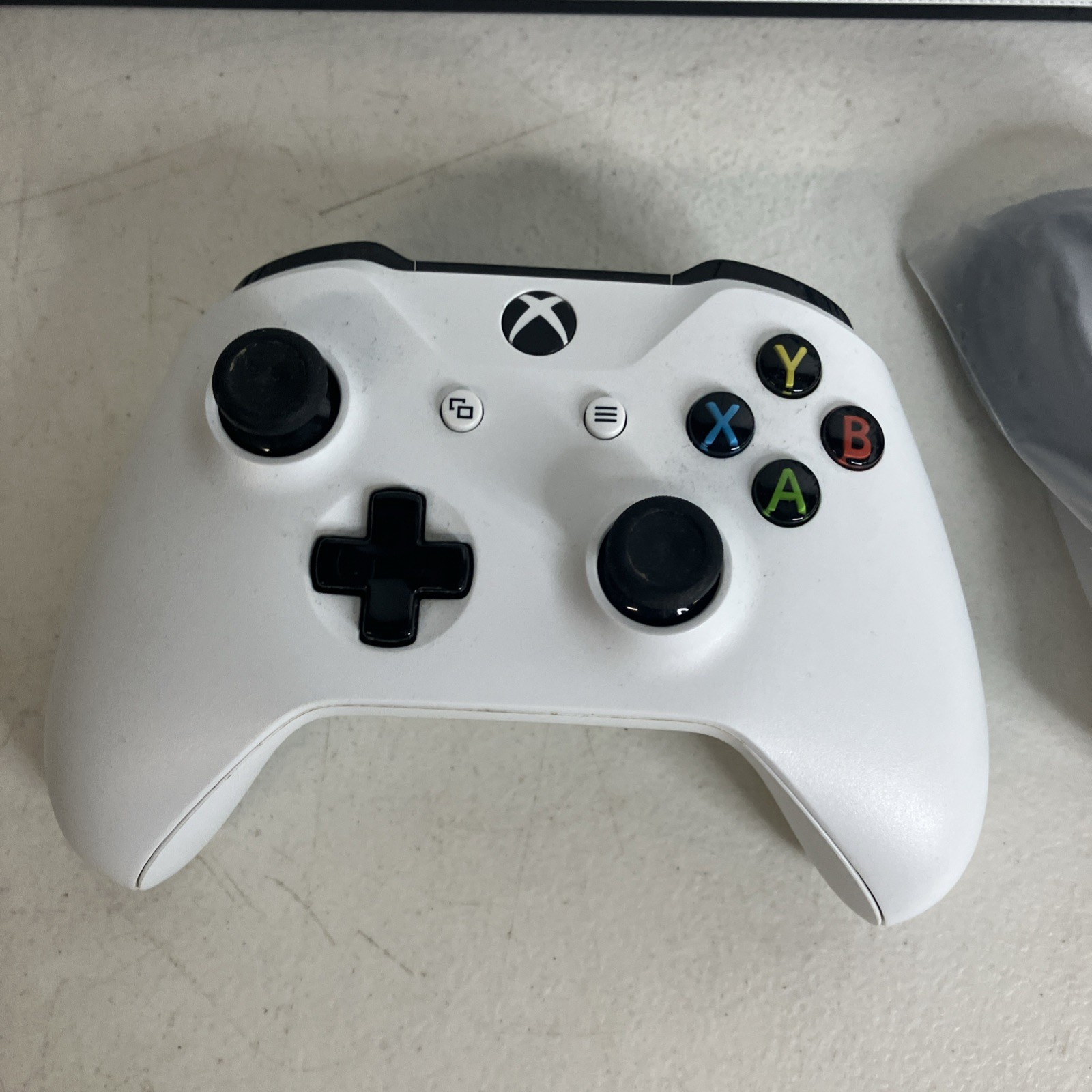 Microsoft Xbox One S White Bundle 15 Games GTA V 5 Battlefield Rayman Call Duty