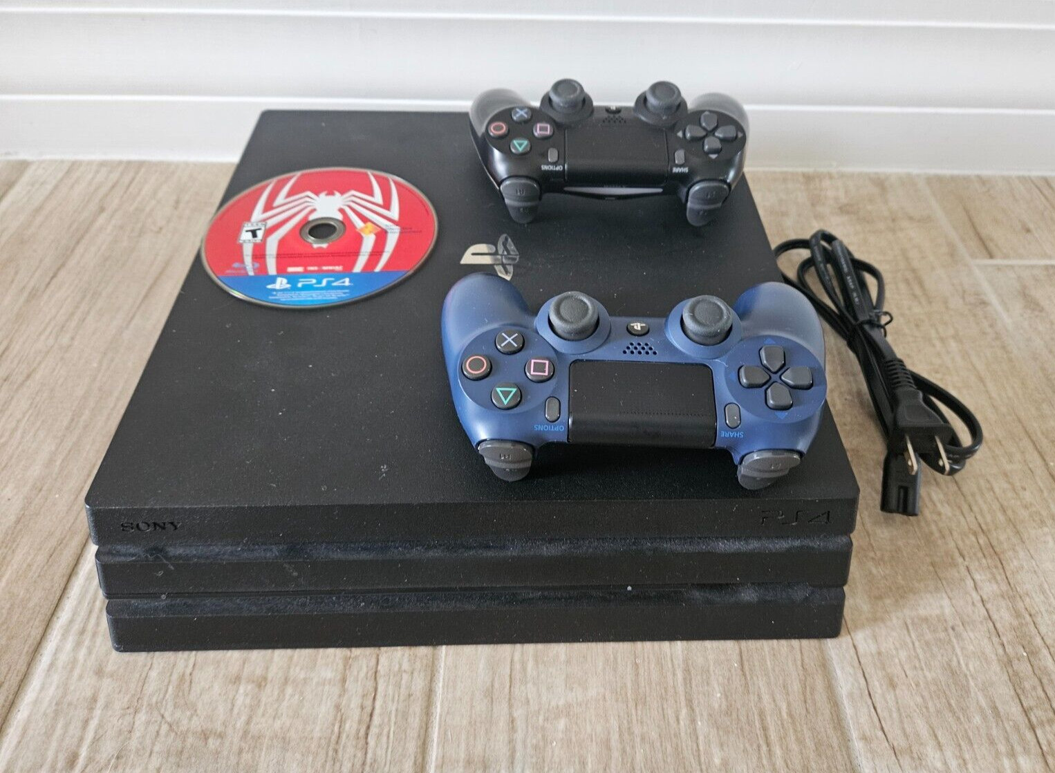 Sony PS4 1TB CUH-7115B Console w/ 2 Controllers & Spider-Man game PlayStation 4