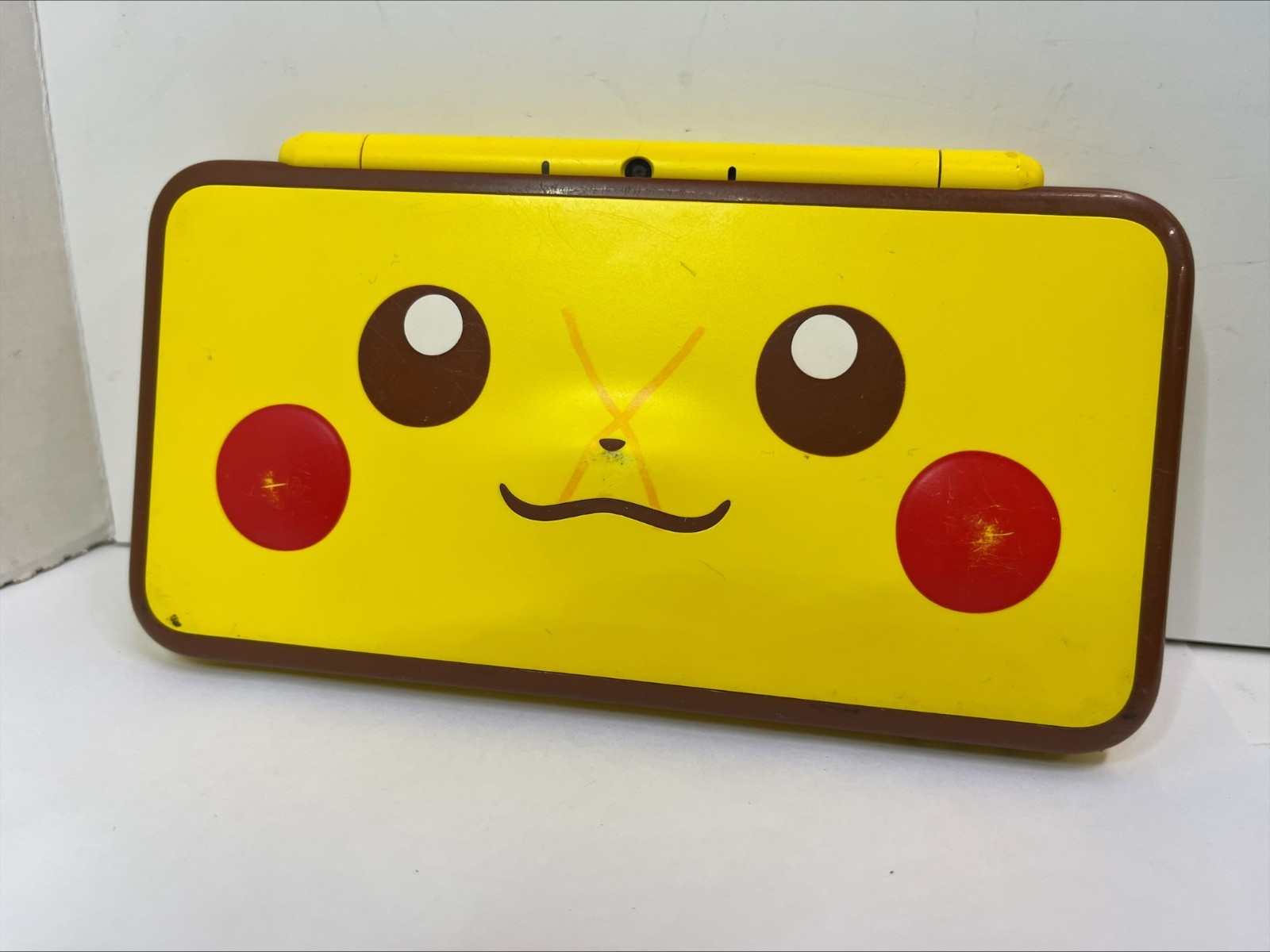 FOR PARTS! Nintendo 2DS XL – PIKACHU EDITION – Touch Screen Issue! (B387)