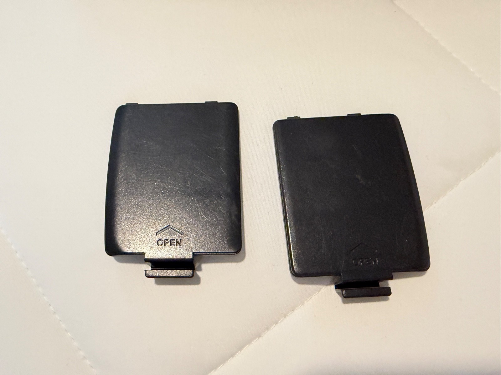 Set of 2 ( L & R ) OEM Sega Game Gear Battery Covers Replacement Parts