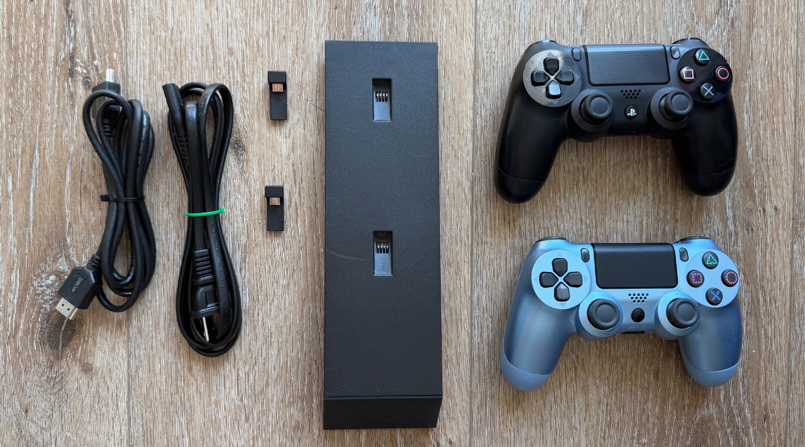 Sony PS4 500GB Bundle w/ 2 Controllers, Charging Dock, Games – Tested & Working