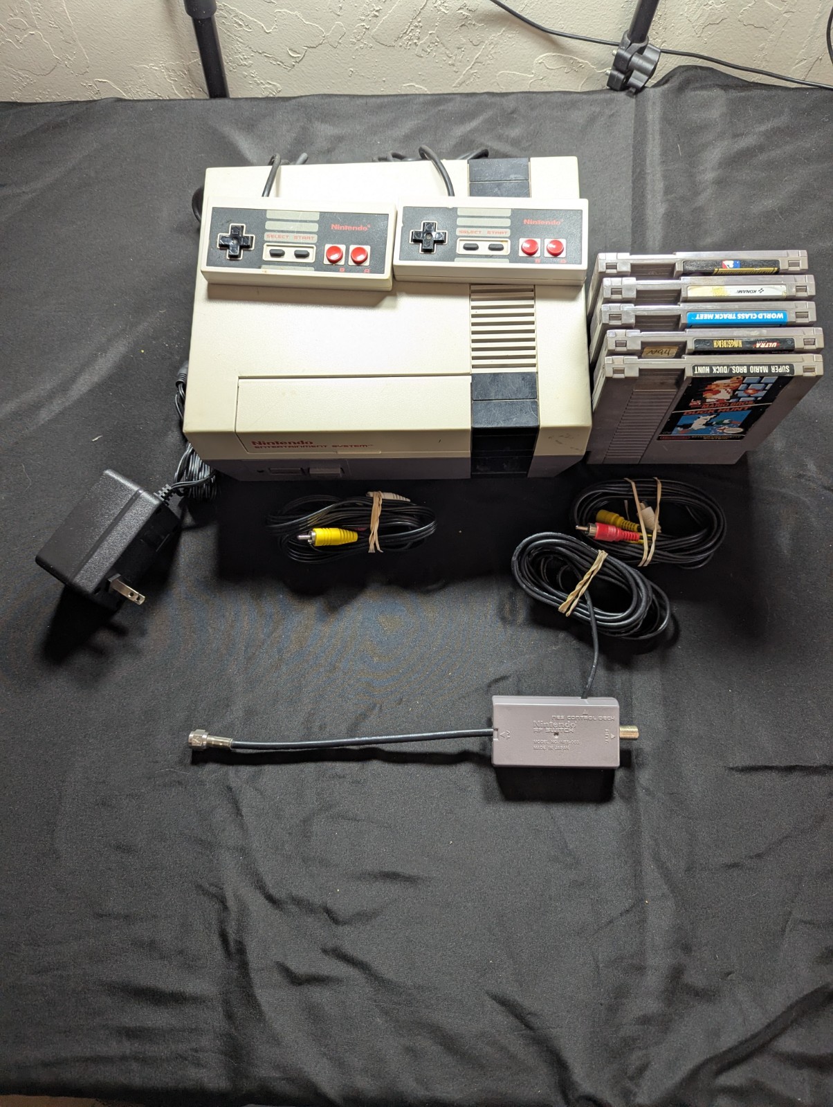 Nintendo NES Console Bundle 2 Controllers 5 Games Cables Tested Working