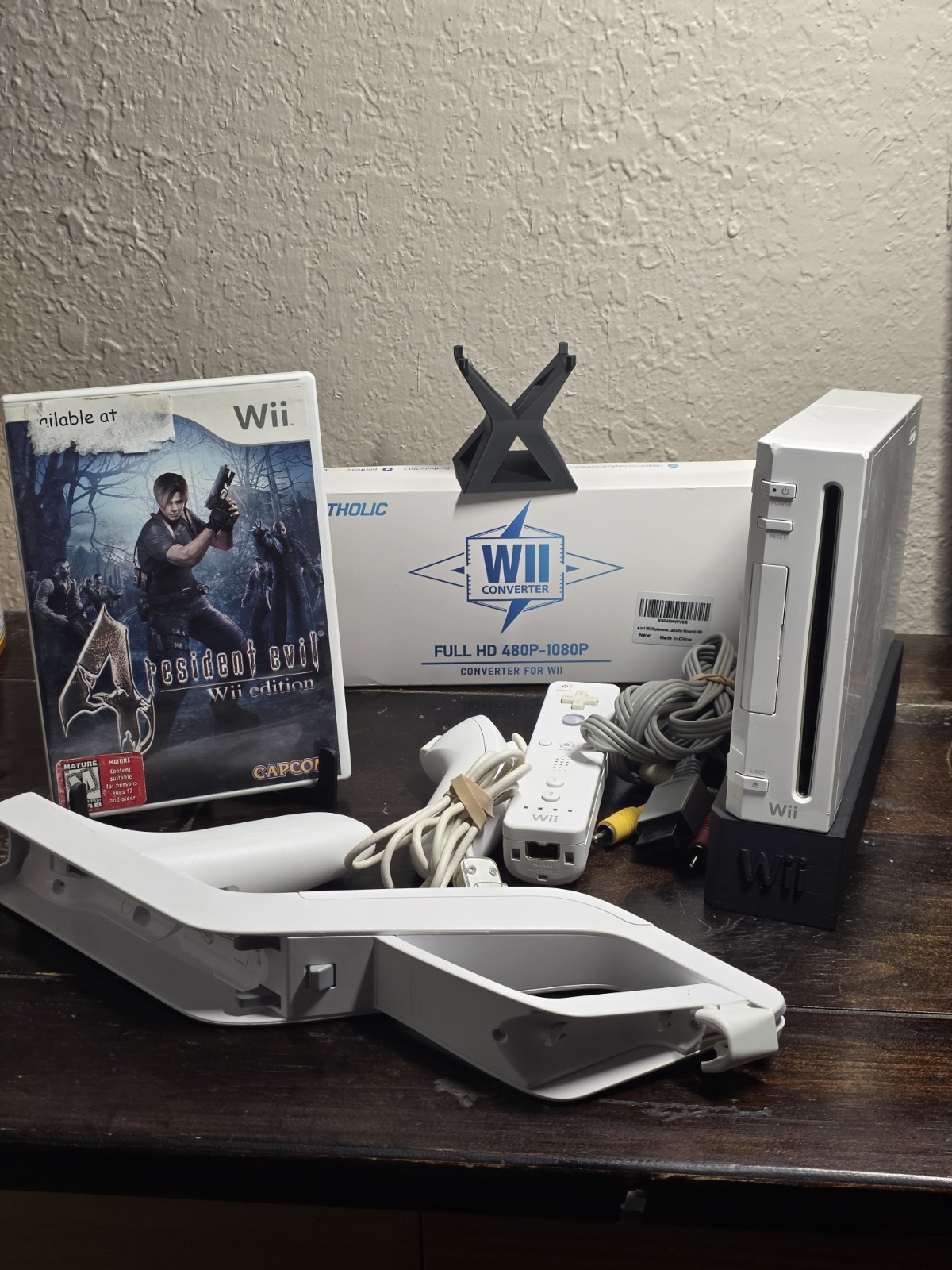 Nintendo Wii Console Bundle RVL-001 GameCube Compatible Resident Evil 4 Zapper