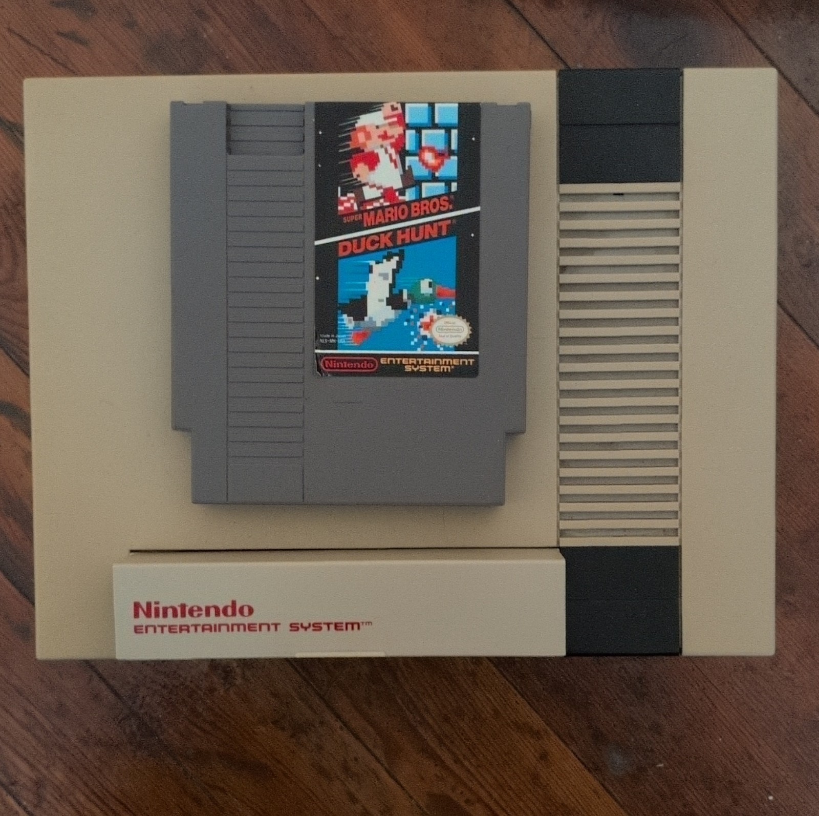 Nintendo NES Action Set Console w/ Zapper Light Gun & Super Mario Bros./Duck Hu…