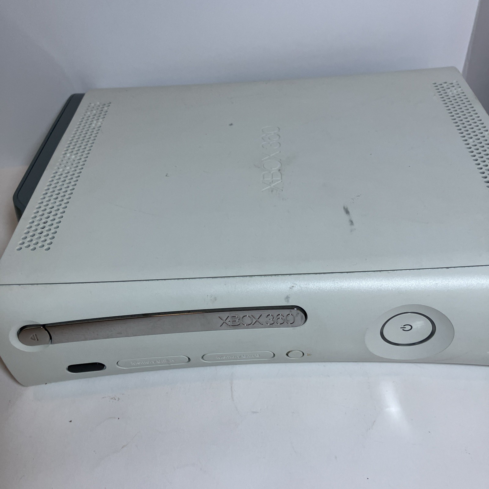 Microsoft Xbox 360 Pro System Bundle 60GB White Console (5)