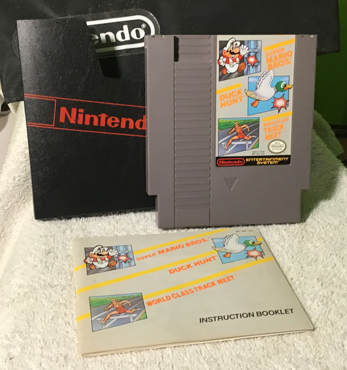 Nintendo NES Console 4 Controllers 2 Zappers Mario 3 Super Mario Bro Duck Hunt