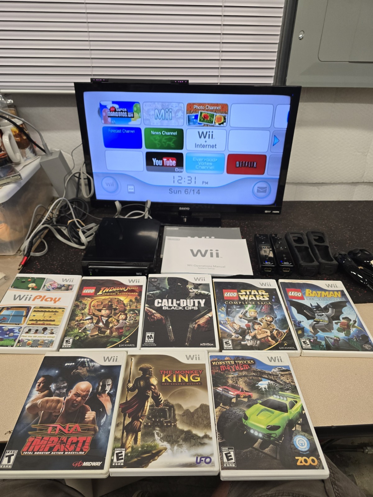 Nintendo Wii Game System RVL-101(USA) Black Bundle w/ Motion Plus & Super Mario