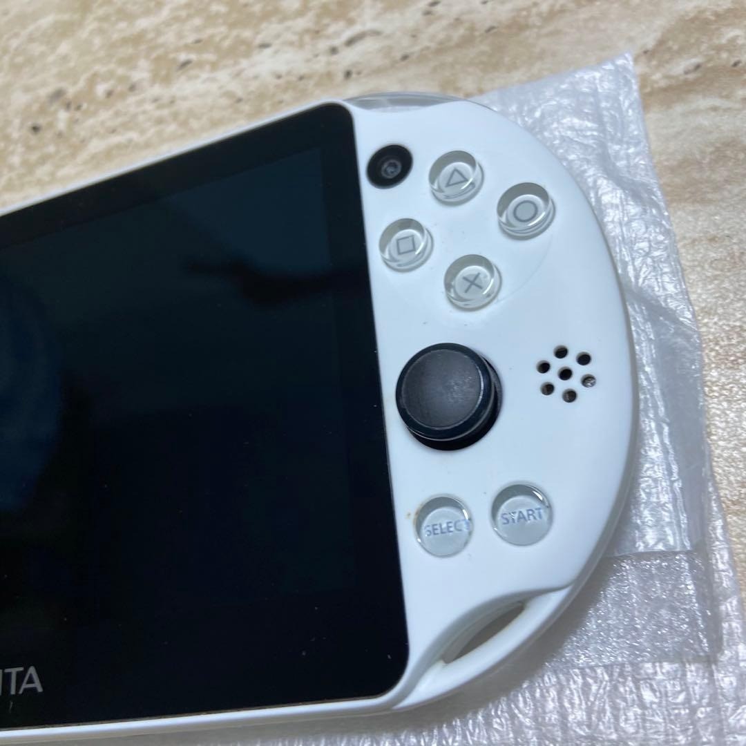 PS Vita PCH-2000 Silver Complete in Box Near Mint Condition 7043