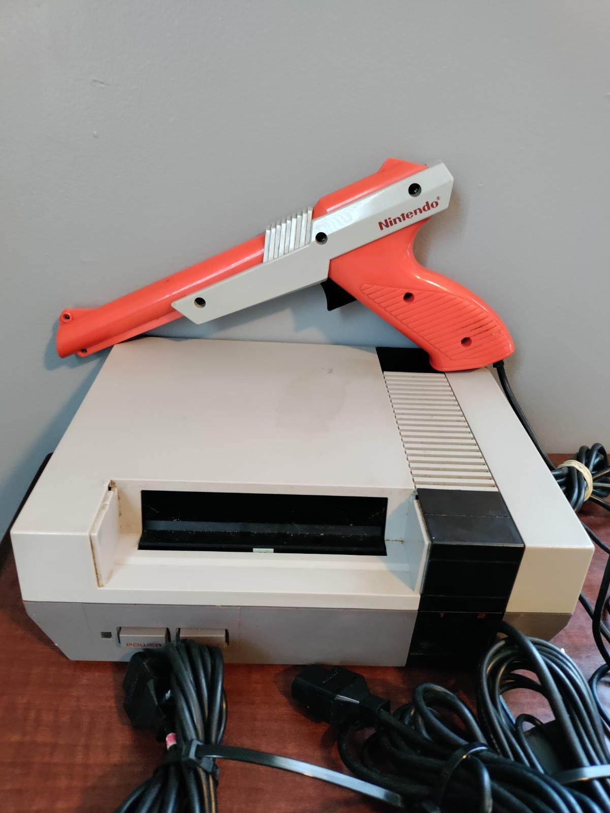 NINTENDO ENTERTAINMENT SYSTEM NES VIDEO GAME CONSOLE W/CONTROLLERS CABLES Works