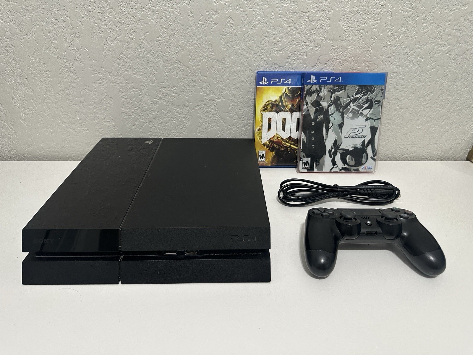 Low Firmware Sony Playstation 4 CUH-1001A Bundle w/ controller & games