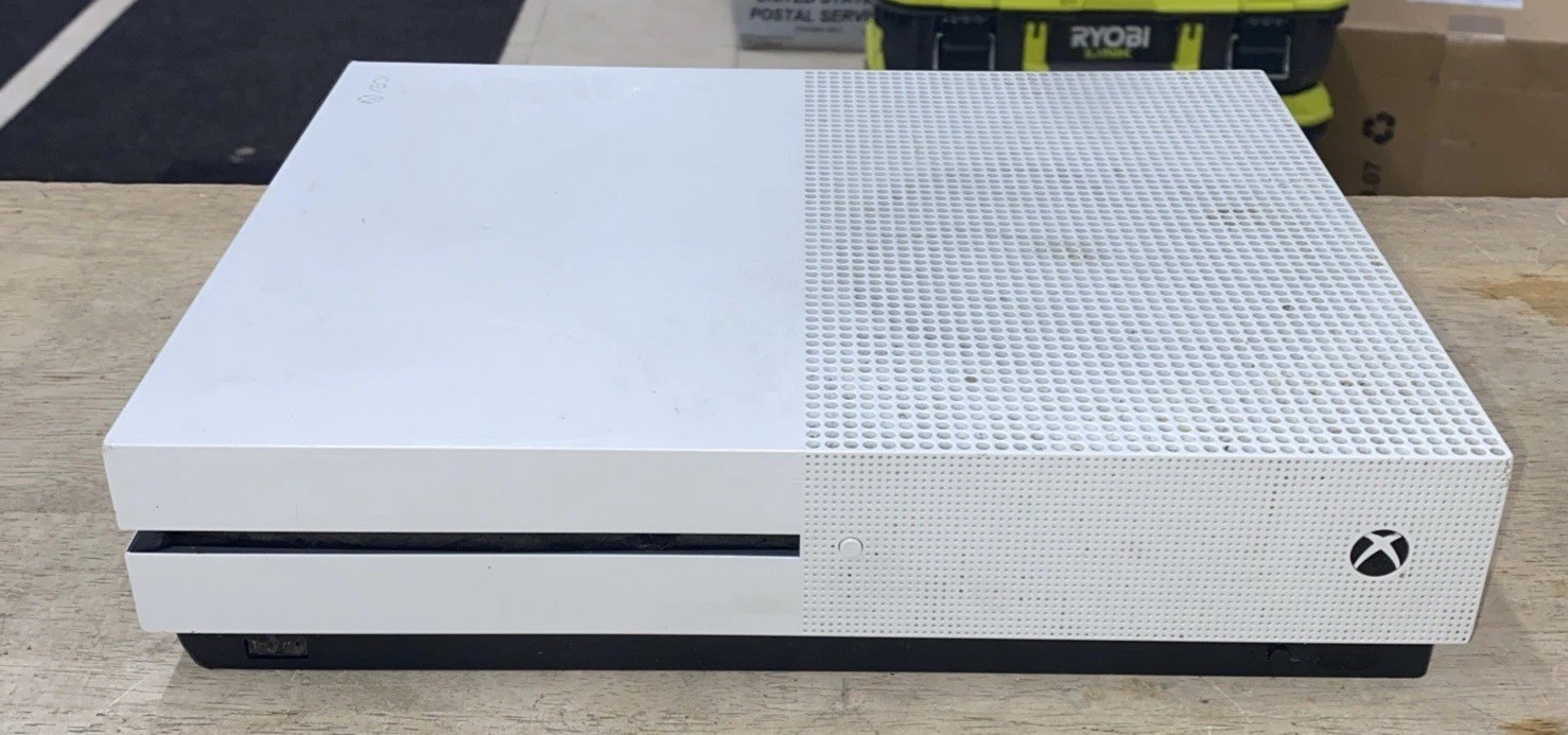 Microsoft Xbox One S White Console with Controller