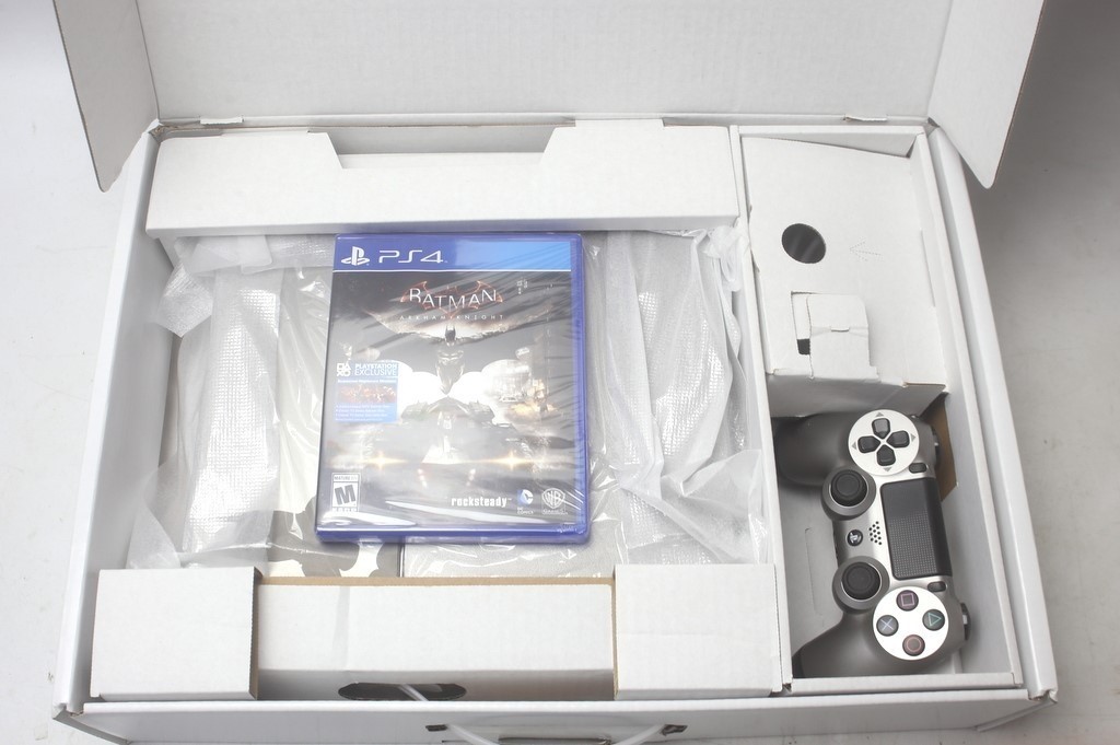 PlayStation 4 500GB Console Batman Arkham Knight Bundle Limited Edition