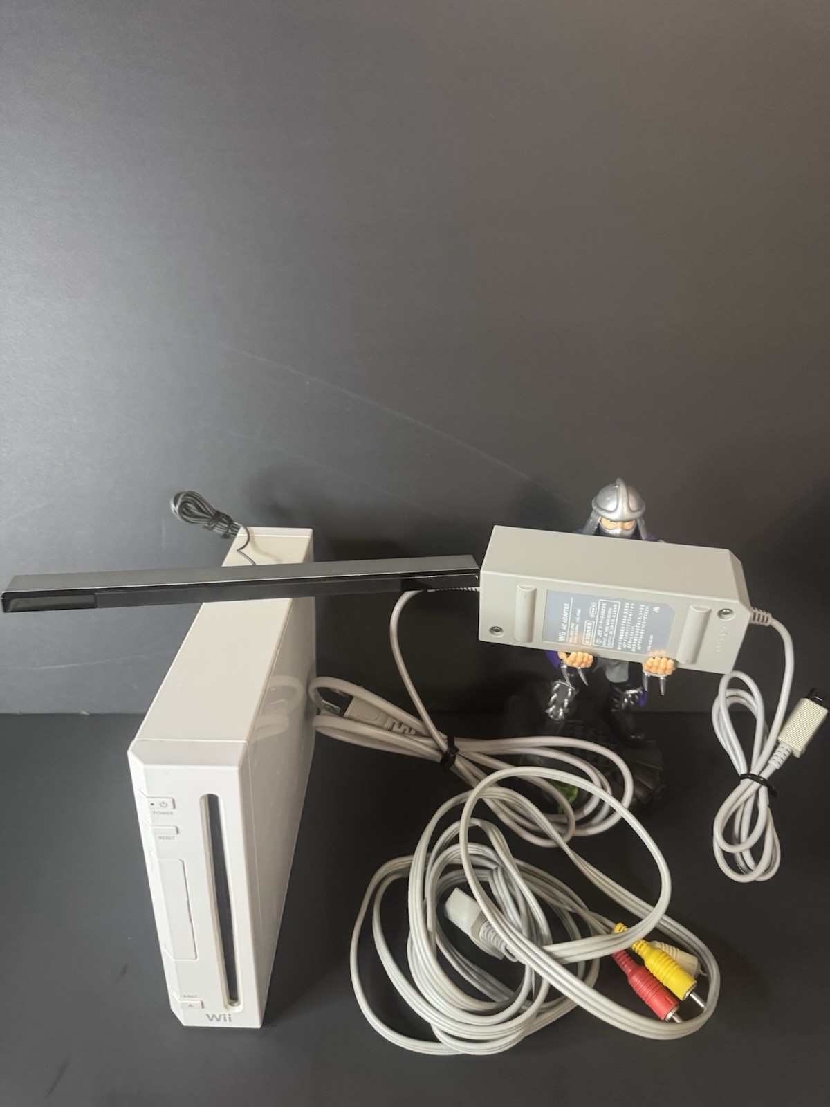 Nintendo Wii Console White Motion Control Sensor Bar Power Adapter AV Cable