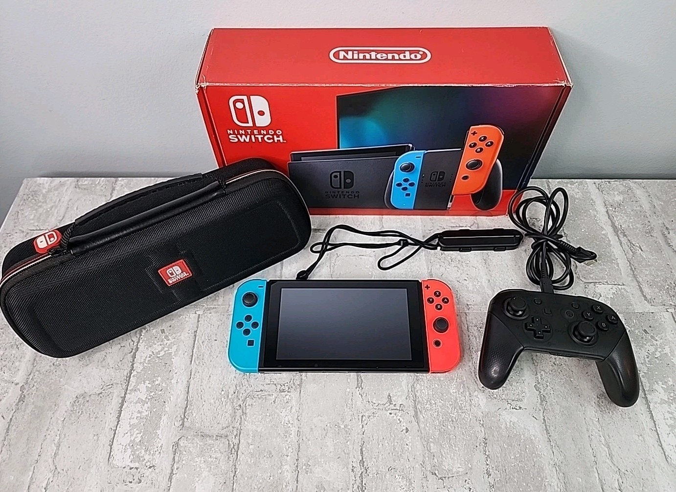 Nintendo Switch HAC-001 Console Tablet Joycons Controller Case & Box Bundle