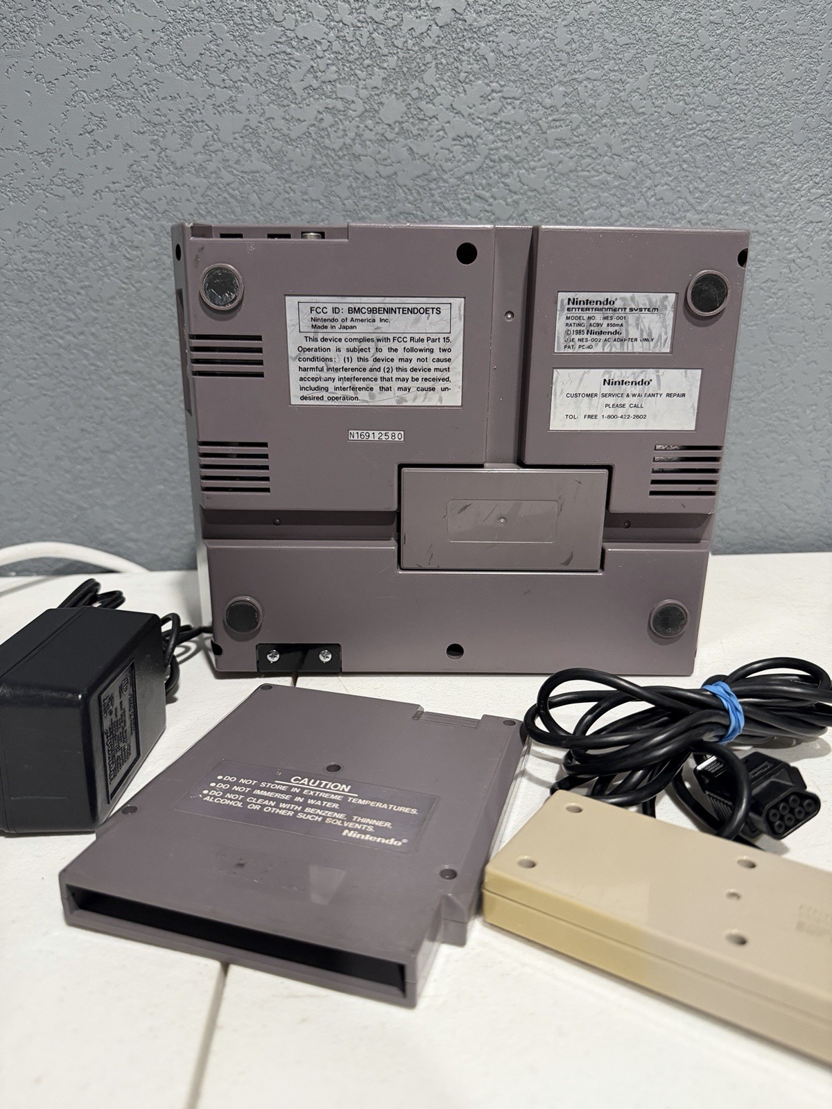 Nintendo Entertainment System NES Console Bundle 1 Controllers 1 Game Gyromite
