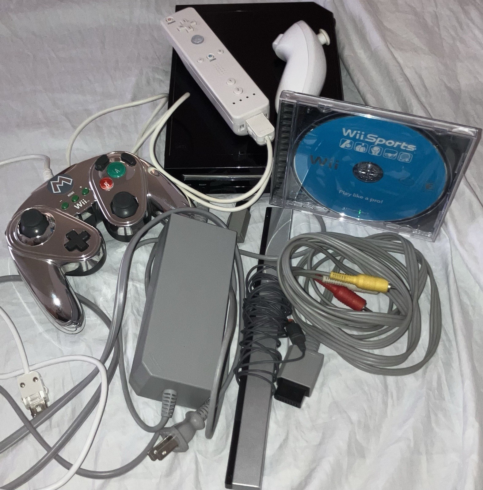 Vintage Black Nintendo Wii RVL-101 Bundle