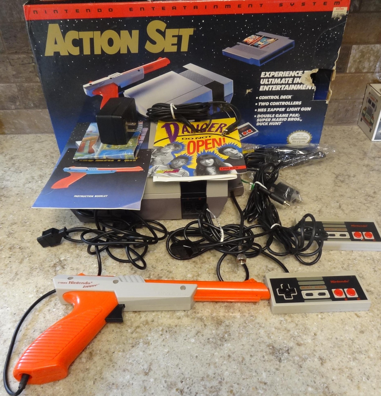 Vintage Nintendo NES Action Set Console Boxed Zapper 2 Controllers + Literature