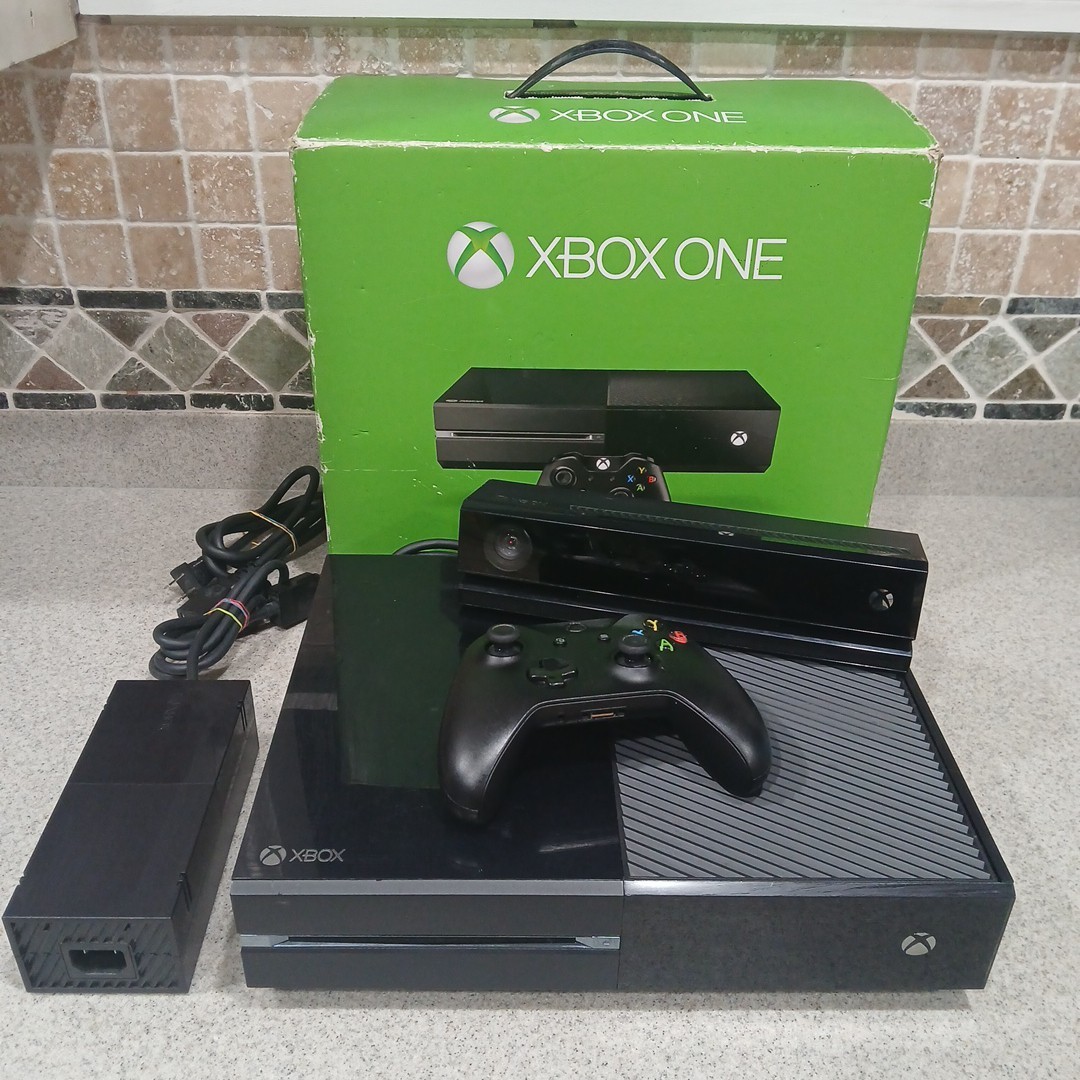 Microsoft Xbox One Console 1540 500GB SSHD W Original Box, Controller & Kinect