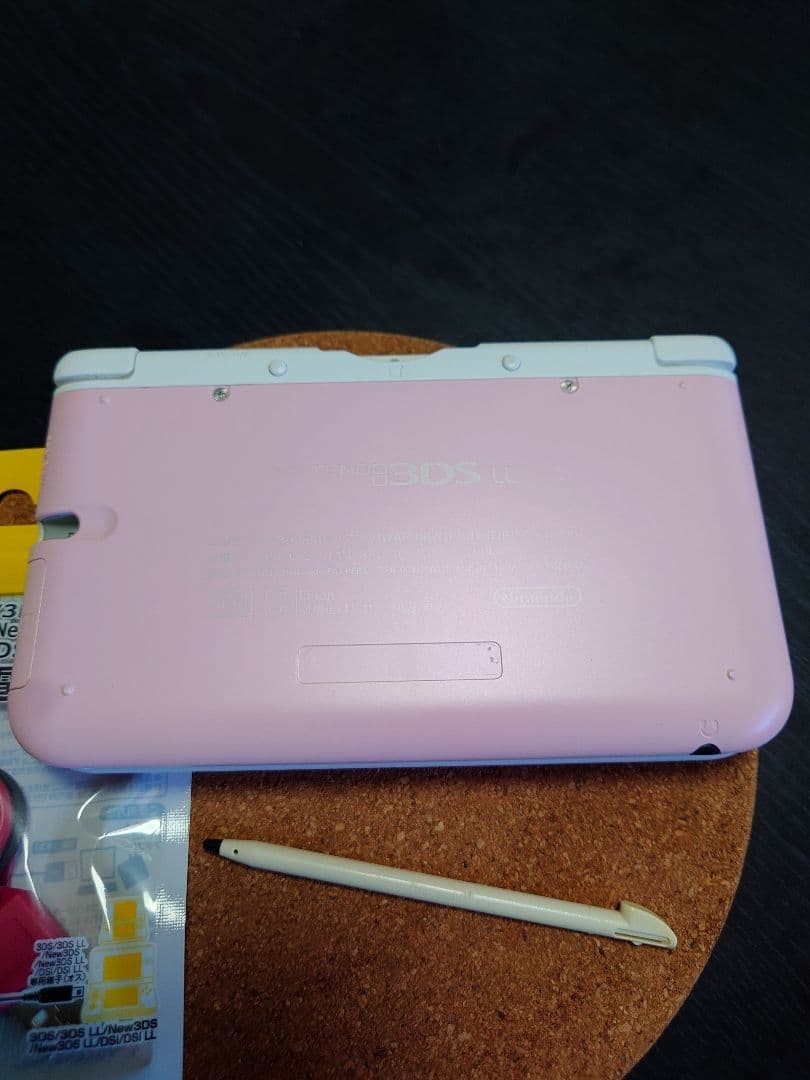 Excellent condition 3DSLL pink white includes charger