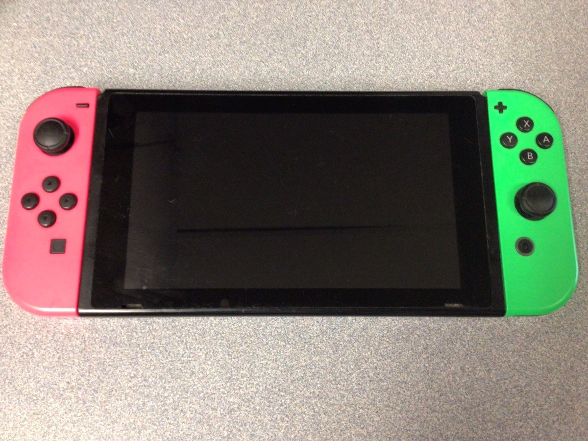 NINTENDO SWITCH HANDHELD – HAC-001 (B33007685)