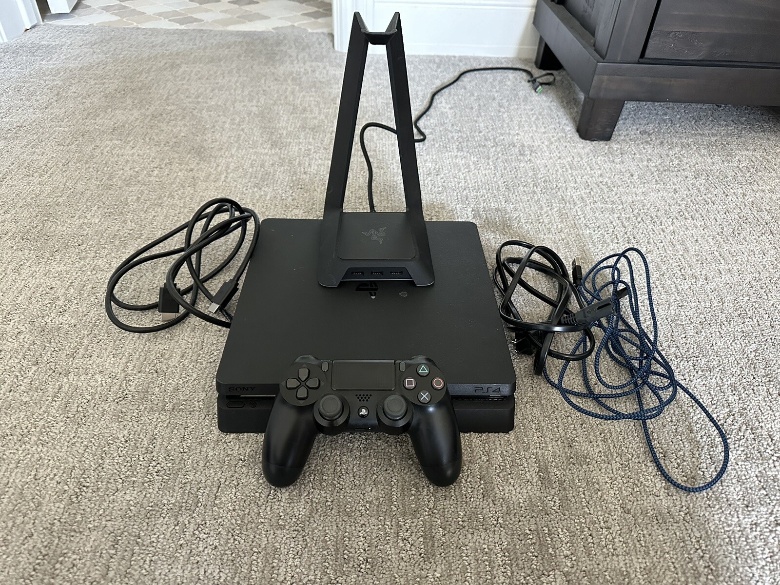 Sony PlayStation 4 500GB Jet Black Console AND Razer RGB Headset Stand Bundle