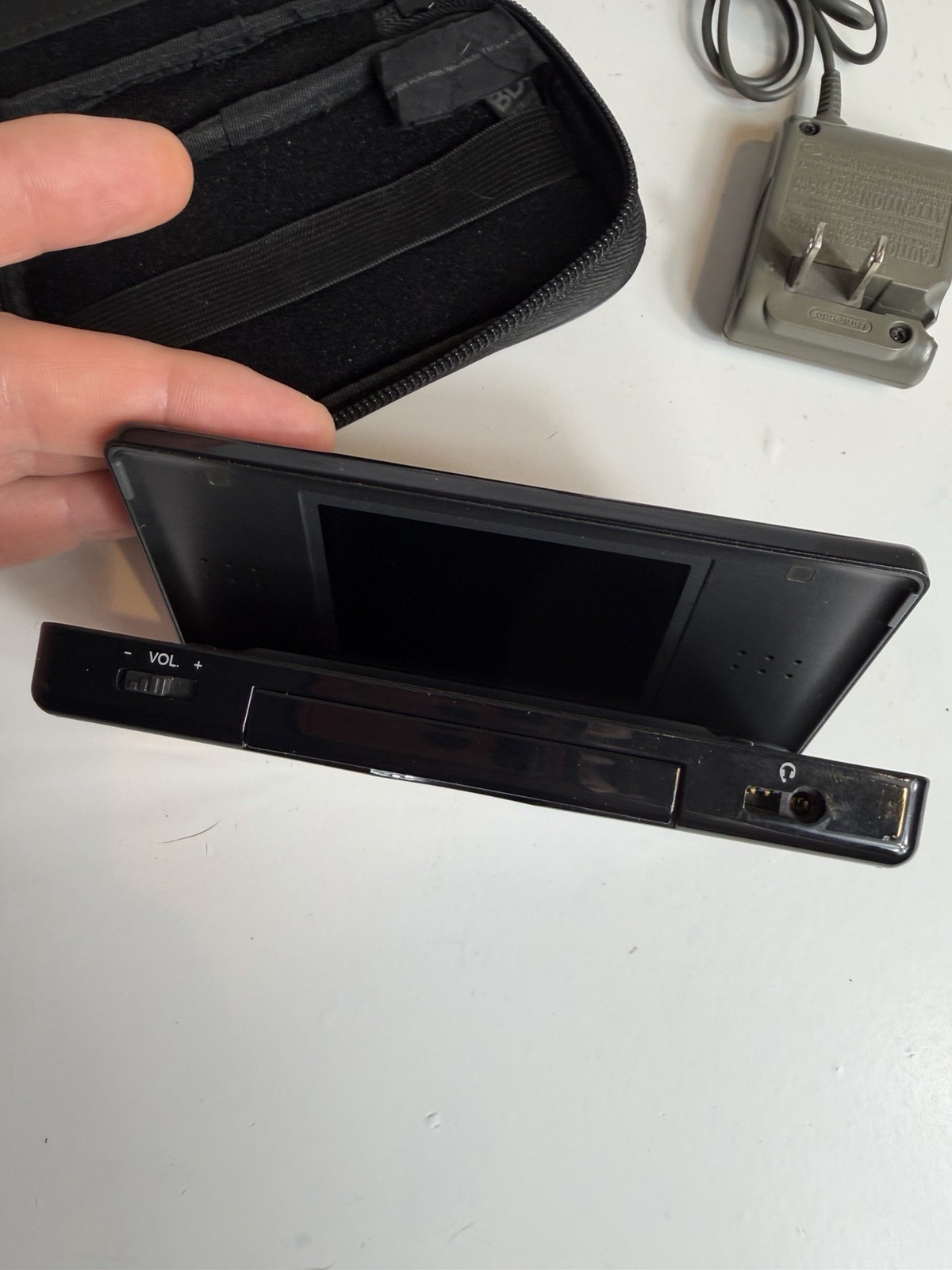 Used Nintendo DS Lite Handheld Console w/ charger READ DESC