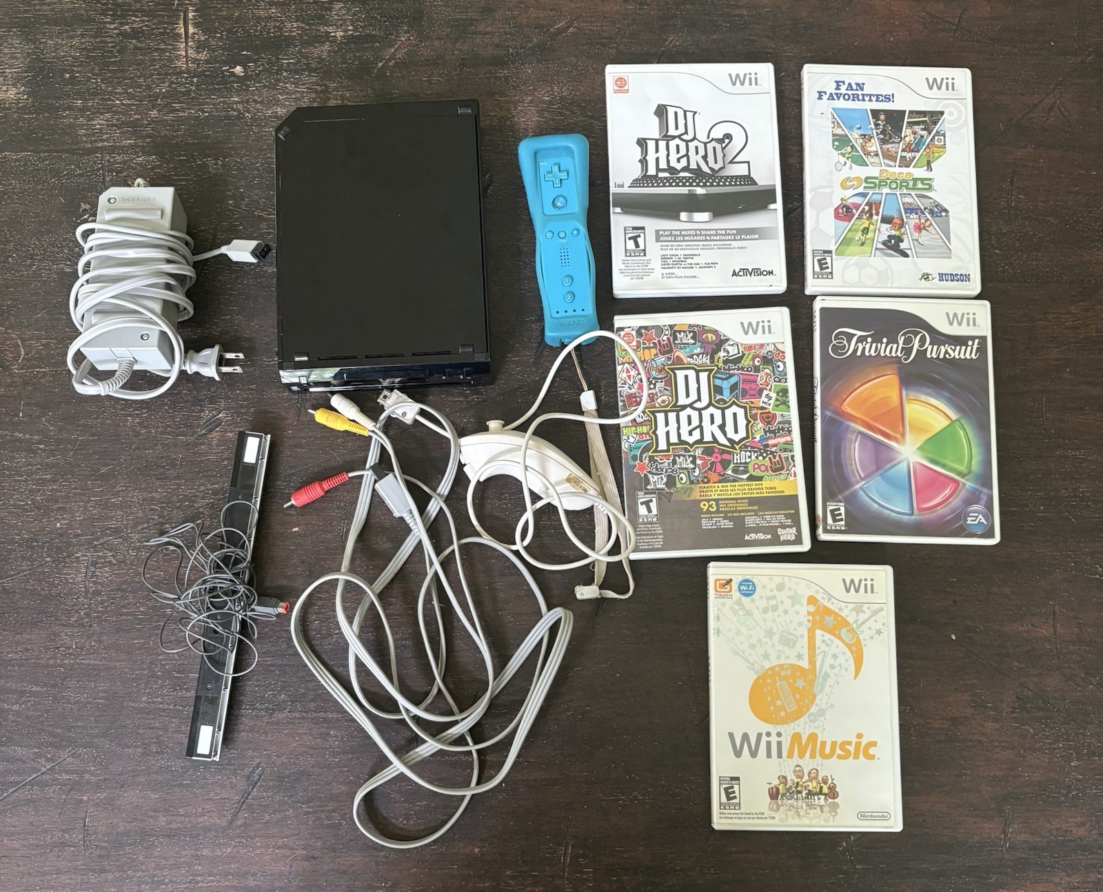 Nintendo Wii Console Bundle Black RVL-101 w/ Controller Nunchuck 5 Games Wires