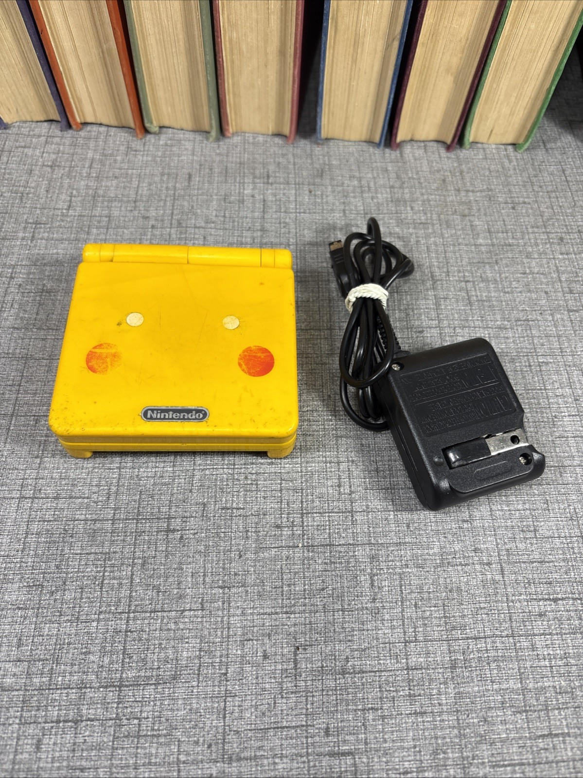 Pikachu Edition Pokemon Yellow Nintendo Game Boy Advance SP GBA SP + Charger