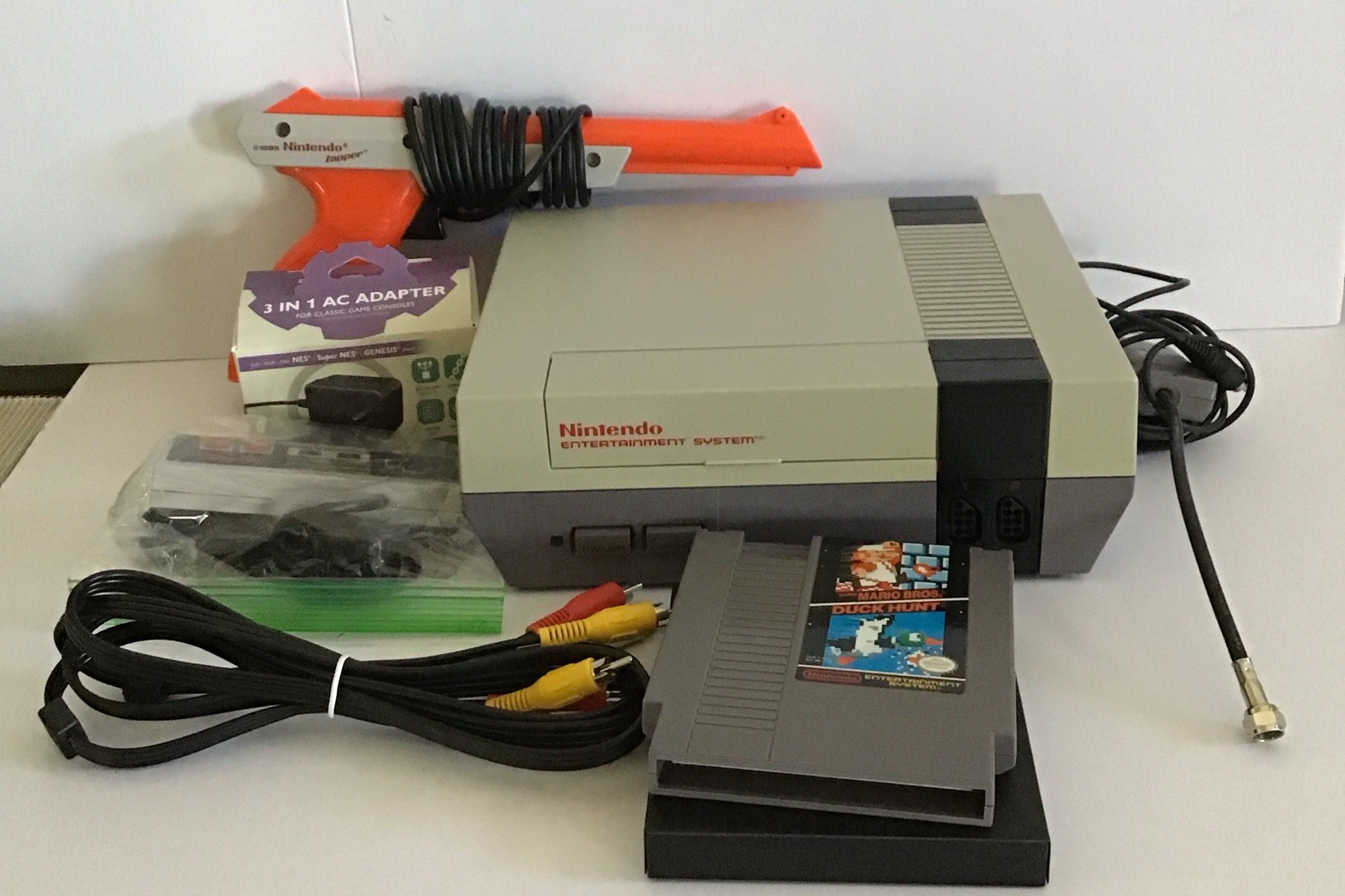 Nintendo Entertainment System NES Video Game Console Bundle NES001 Vintage Retro