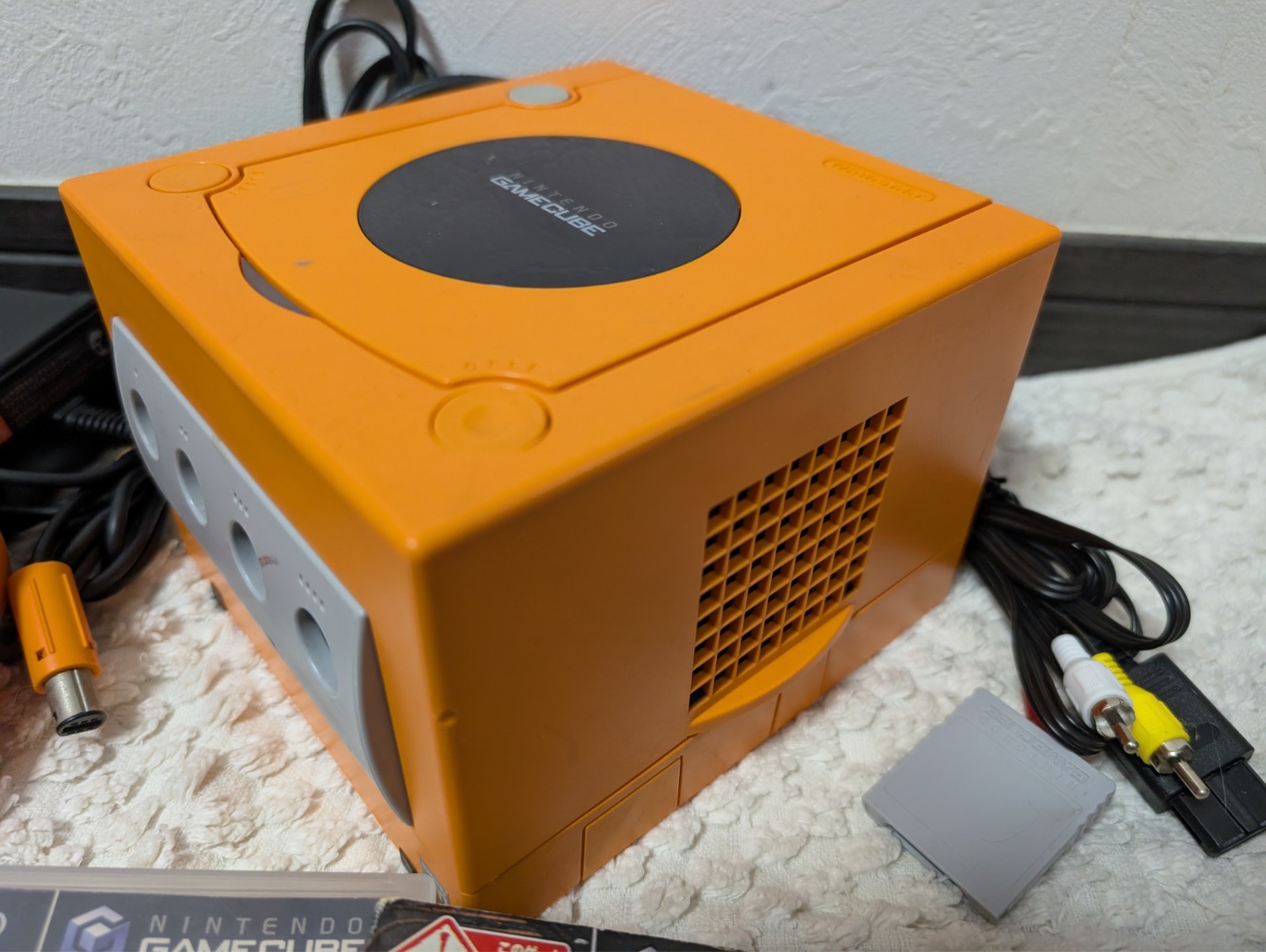 Nintendo GameCube Orange DOL-001 Set Tested Mario Resident Evil Naruto DBZ Japan